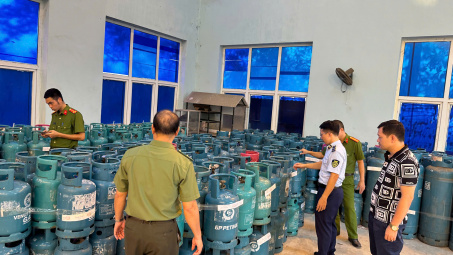 Phát hiện cơ sở san, chiết, nạp lượng lớn khí LPG trái phép tại Bắc Ninh