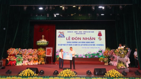 Petrolimex trao 3 tỷ đồng ủng hộ công tác "An sinh xã hội" tại huyện Văn Lâm