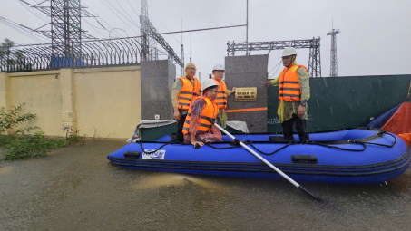 Lãnh đạo Sở Công Thương Hà Nội trực tiếp chỉ đạo khắc phục sự cố lưới điện sau bão