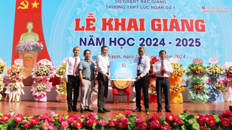 Petrolimex ủng hộ 500 triệu đồng tới Quỹ Khuyến học Trường THPT Lục Ngạn số 1