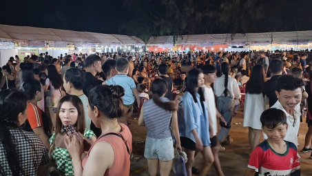 Bình Thuận: 3.000 lượt người tham quan và mua sắm tại Phiên chợ hàng Việt về hải đảo huyện Phú Quý