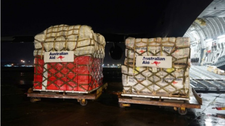 Chuyến hàng viện trợ quốc tế đầu tiên về Việt Nam