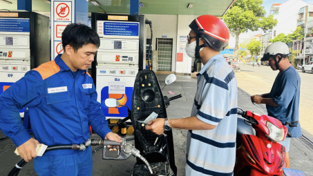 Giá xăng dầu hôm nay 12/9: Đồng loạt giảm sâu