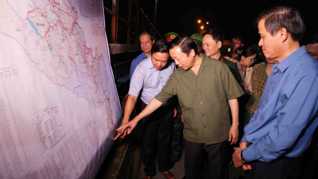 Ninh Bình: Phó Thủ tướng Chính phủ Trần Hồng Hà kiểm tra thực tế đê Hoàng Long