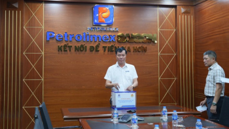 Petrolimex Sài Gòn quyên góp ủng hộ đồng bào bị ảnh hưởng do bão số 3