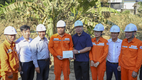 EVN kiểm tra công tác khắc phục sự cố lưới điện bị ảnh hưởng bởi bão và mưa lũ