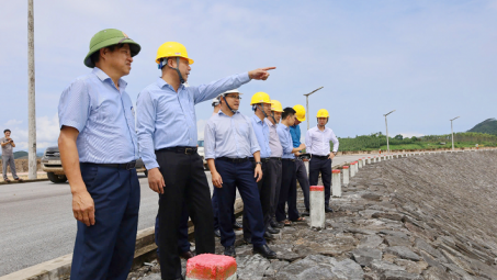 EVNGENCO3 thăm, động viên người lao động tại Thủy điện Thác Bà hậu cơn bão số 3