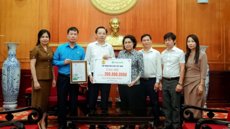 Tập đoàn Hóa chất Việt Nam ủng hộ bà con bị thiệt hại do bão lũ
