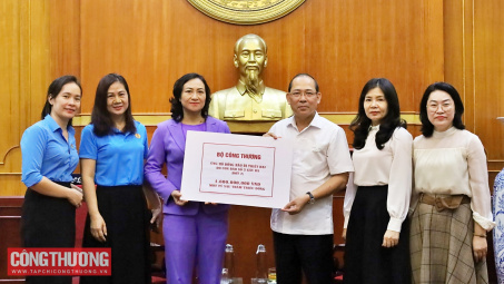 Bộ Công Thương tiếp tục ủng hộ 1,6 tỷ đồng hỗ trợ khắc phục thiệt hại do bão số 3