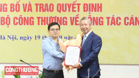 Trao quyết định bổ nhiệm Cục trưởng Cục Công nghiệp