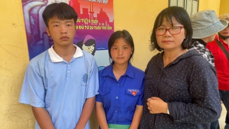 Trường Đại học Điện lực nhận nuôi em Thào Thị Nhè, học sinh mồ côi cha mẹ sau lũ quét