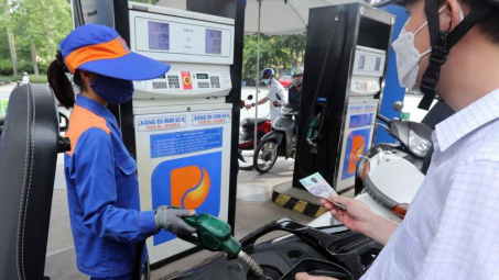 Giá xăng dầu hôm nay 19/9: Giá xăng tăng nhẹ trở lại, E5RON92 vẫn dưới 19.000 đồng/lít
