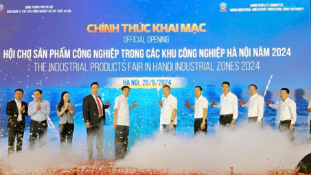 Trên 100 gian hàng tham gia Hội chợ sản phẩm công nghiệp Hà Nội