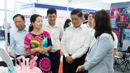 [TIN ẢNH] Triển lãm sản phẩm, công nghệ hỗ trợ tiết kiệm năng lượng
