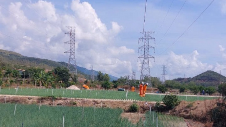 Hoàn thành di dời 2 điểm giao chéo đường dây 220kV mạch kép Tuy Hòa - Vân Phong