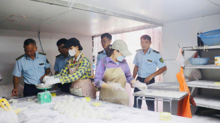 Sản xuất bánh trung thu không đảm bảo  một hộ kinh doanh ở Vĩnh Phúc bị phạt 15 triệu đồng