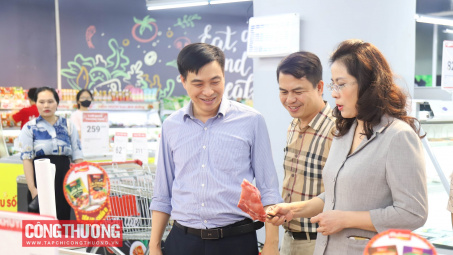 Siêu thị tăng lượng lớn hàng hóa dự trữ, sẵn sàng cung ứng cho người dân trong bão Yagi