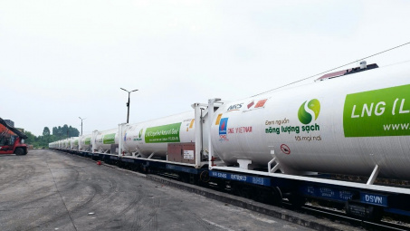 Lần đầu tiên vận chuyển khí LNG bằng đường sắt từ Nam ra Bắc