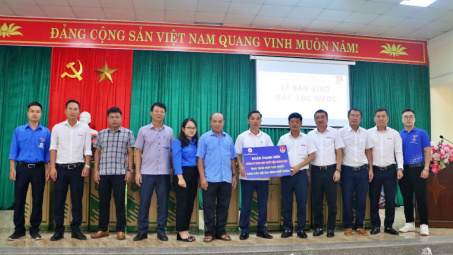Thủy điện Trung Sơn trao tặng máy lọc nước cho các hộ gia đình có hoàn cảnh đặc biệt khó khăn tại  Trung Sơn