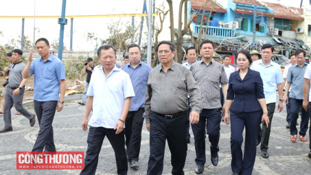 Thủ tướng kiểm tra tình hình thiệt hại, chỉ đạo khắc phục hậu quả bão số 3 tại Quảng Ninh