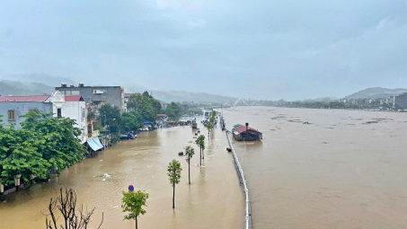 Dự báo đỉnh lũ tại Lào Cai xuất hiện khoảng 18 - 19h tối ngày 9/9, có thể phá vỡ kỹ lục cách đây 53 năm