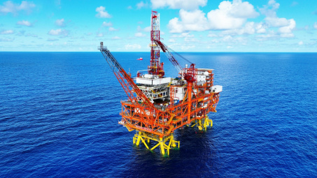 Giá xăng dầu hôm nay 10/1: Tăng tuần thứ ba liên tiếp