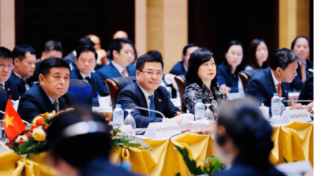 Bộ trưởng Nguyễn Hồng Diên tháp tùng Thủ tướng dự Kỳ họp lần thứ 47 UBLCP Việt Nam - Lào