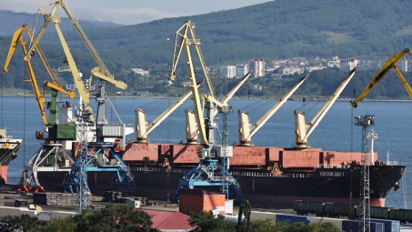 Giá xăng dầu hôm nay 16/1: Giá dầu WTI chạm mức 80 USD/thùng