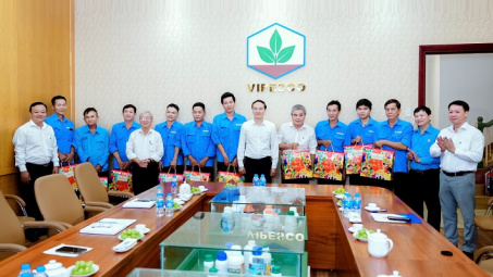 Lãnh đạo Vinachem thăm và chúc Tết các doanh nghiệp khu vực phía Nam