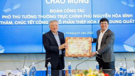 Phó Thủ tướng thường trực Nguyễn Hòa Bình thăm và chúc Tết Thép Hòa Phát Dung Quất