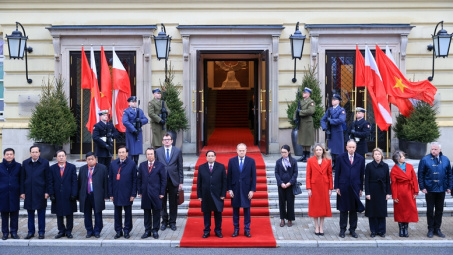 Thủ tướng Donald Tusk chủ trì lễ đón Thủ tướng Phạm Minh Chính thăm chính thức Ba Lan