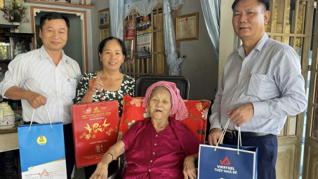 Công đoàn Tổng công ty Thép Việt Nam - CTCP: Dành gần 800 triệu đồng chăm lo cho người lao động Tết Ất Tỵ 2025