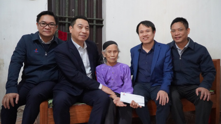 Nhà máy Nhiệt điện Thái Bình 2 tặng quà Tết cho các gia đình có hoàn cảnh khó khăn