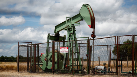 Giá xăng dầu hôm nay 6/1: Dao động ở mức cao nhất kể từ tháng 10