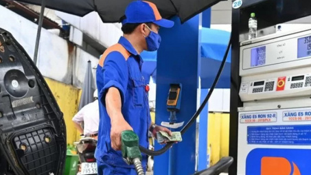 Giá xăng dầu hôm nay 9/1: Đồng loạt tăng, xăng E5RON92 duy trì mức dưới 21.000 đồng/lít