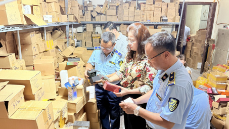 Hà Nội kiên trì cuộc chiến với buôn lậu và gian lận thương mại