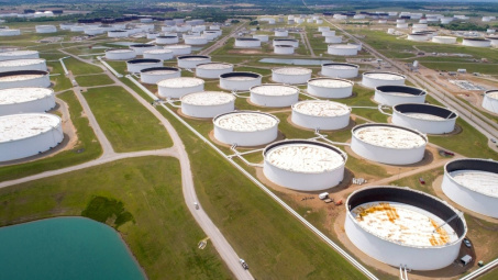 Giá xăng dầu hôm nay 18/10: IEA dự báo tình trạng dư cung ngày càng tăng
