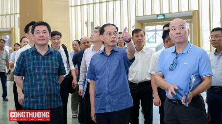 [CHÙM ẢNH] Ban Chỉ đạo Hội chợ Mùa Thu 2025 kiểm tra thực tế tiến độ tổ chức Hội chợ