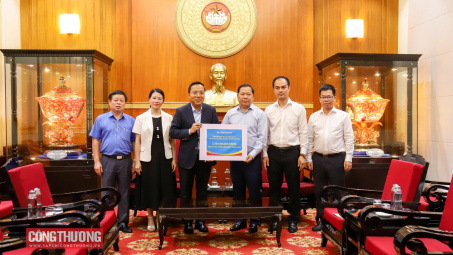 Bộ Công Thương ủng hộ 1,25 tỷ đồng hỗ trợ khắc phục thiệt hại do bão số 10 và 11