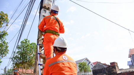 Điện lực Sóc Sơn khẩn trương khôi phục cấp điện an toàn sau ngập úng