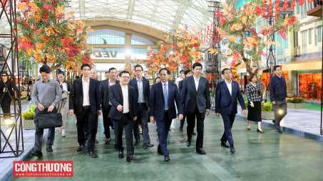 [CHÙM ẢNH] Phó Thủ tướng Bùi Thanh Sơn kiểm tra tiến độ chuẩn bị cho Lễ khai mạc Hội chợ Mùa Thu lần thứ nhất - 2025