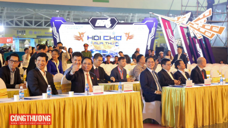 [CHÙM ẢNH] Thủ tướng Phạm Minh Chính dự buổi Tổng duyệt Lễ khai mạc Hội chợ Mùa Thu lần thứ nhất - 2025