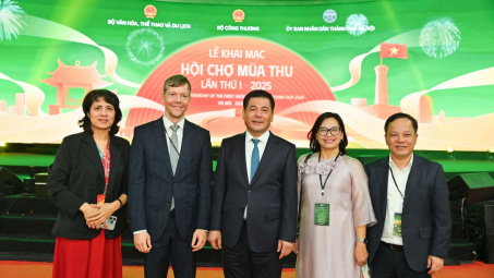 Bộ trưởng Nguyễn Hồng Diên gặp gỡ các đối tác quốc tế tại Hội chợ Mùa Thu lần thứ nhất - 2025