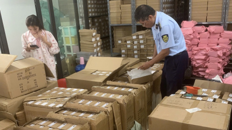 Tạm giữ hơn 7.500 sản phẩm nghi giả mạo nhãn hiệu ZARA tại Hà Nội