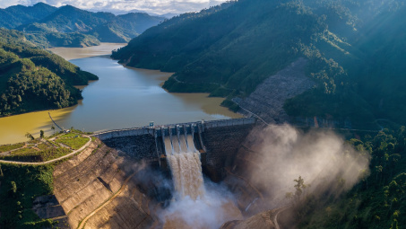 Ứng phó với mưa lớn, Thủy điện A Vương, Sông Bung đảm bảo an toàn công trình và hạ du