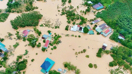 Tập trung tối đa nguồn lực, khẩn trương khắc phục hậu quả, khôi phục sản xuất