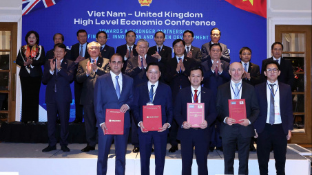 Tập đoàn Hóa chất Việt Nam (Vinachem) ký kết hợp tác với Tập đoàn Robertet (Vương quốc Anh) dưới sự chứng kiến của Tổng Bí thư Tô Lâm