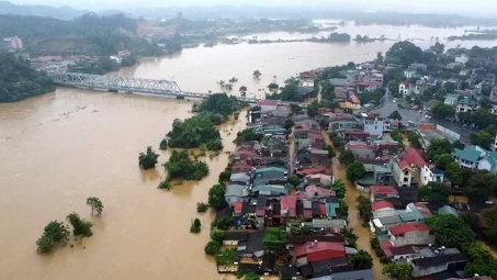 Hà Nội mưa lớn sau bão Matmo, lũ sông lên nhanh