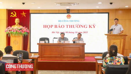 Sản xuất công nghiệp tăng mạnh trên diện rộng, xuất nhập khẩu hướng đến mức kỷ lục 900 tỷ USD