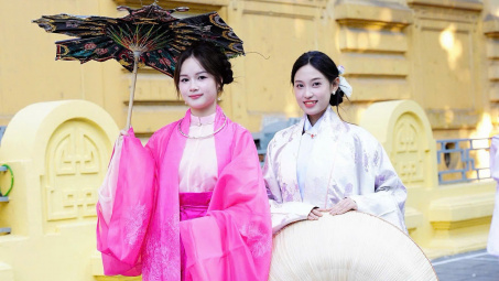 Bách Hoa Bộ Hành 2025: Hơn 1.000 người diễu hành cổ phục Việt rực rỡ sắc màu di sản